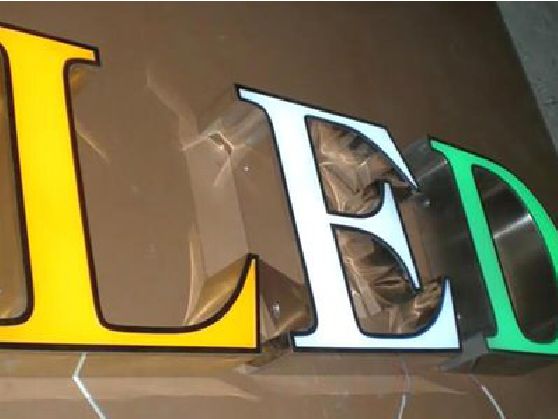 溆浦介绍LED招牌的基础知识。